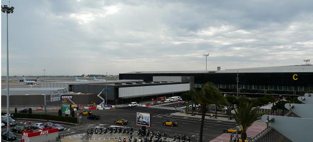 Exterior de la ampliaci&oacute;n de la terminal C del aeropuerto del Prat (Junio de 2008)